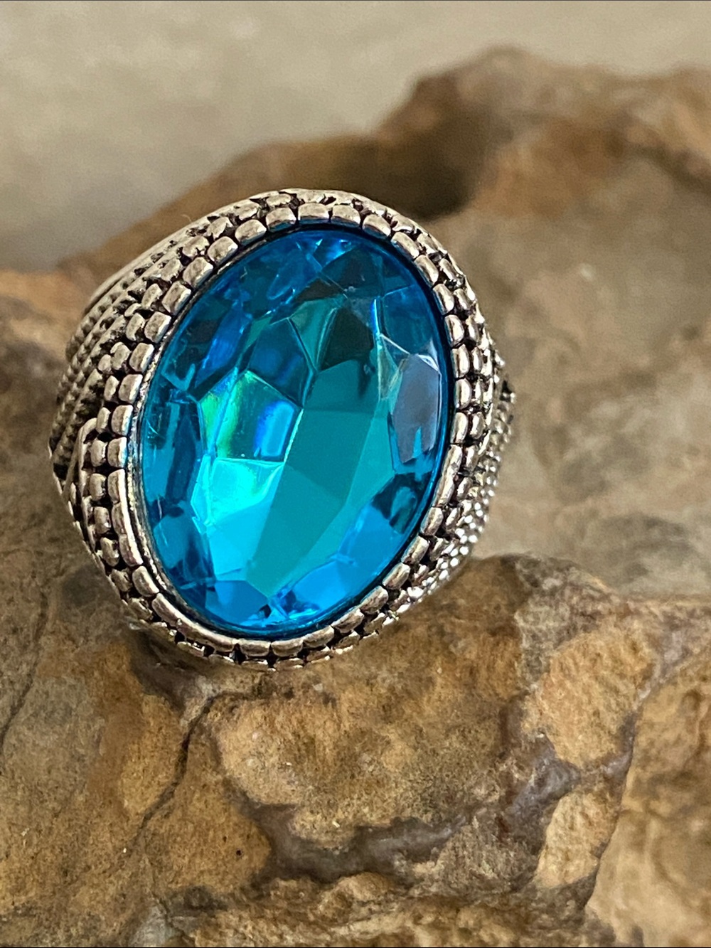 5/$10❤️❤️❤️NEW Aqua Faceted Acrylic Cabochon Silver Tone Zinc Alloy Ring